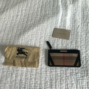 Burberry card holder with key chain and 3 card slots